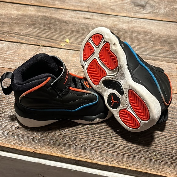 Black orange and blue Jordans 4c - Picture 4 of 5